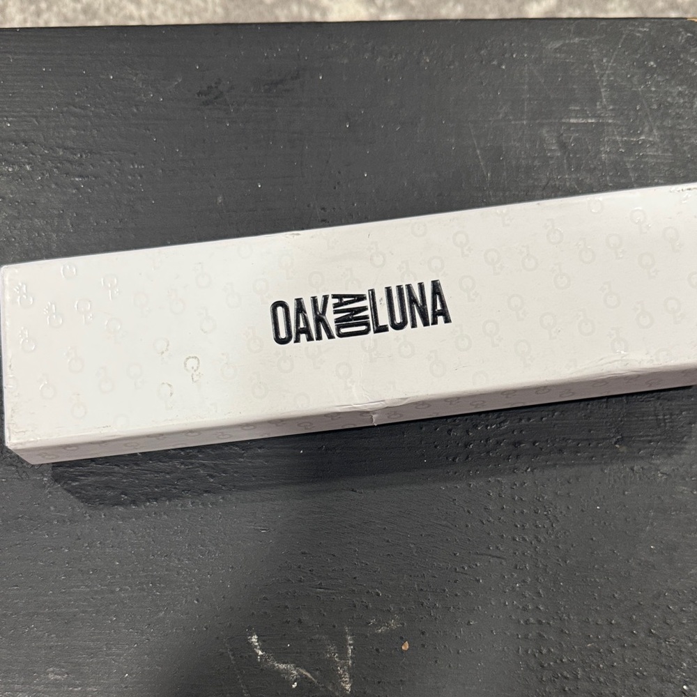 Oak and Luna White Box